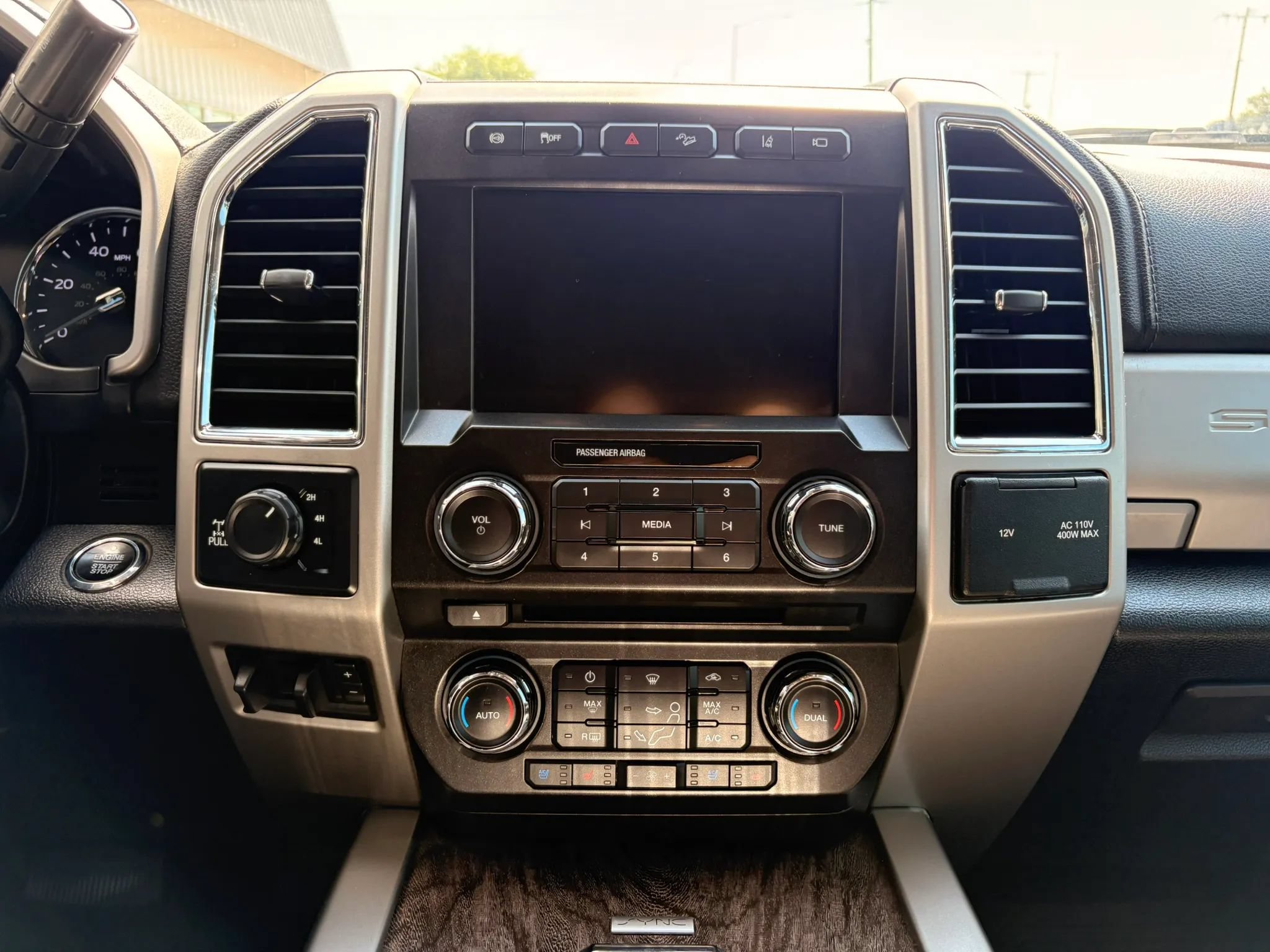 Used 2018 Ford F250 Lariat w/ Lariat Ultimate Package AWD/4WD image 18