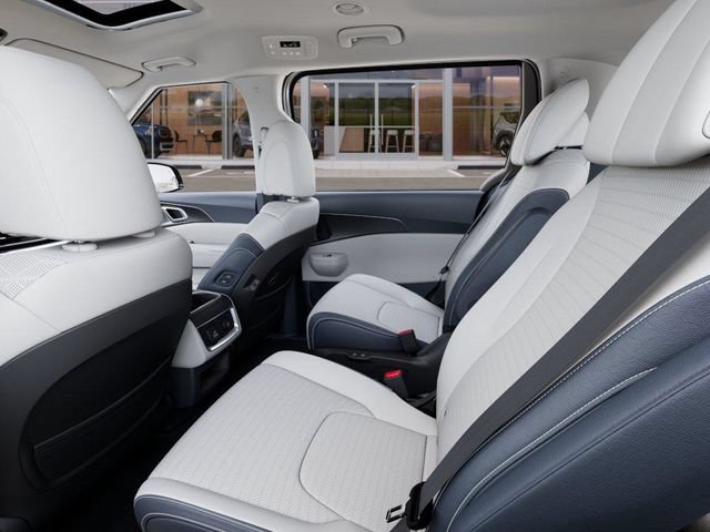 New 2027 Kia Carnival SX w/ Dark Edition Package FWD image 18