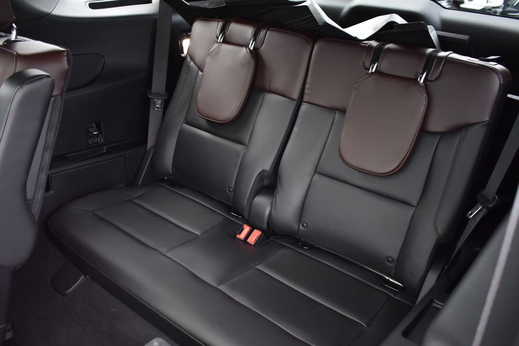 Used 2023 Ford Explorer Platinum w/ Technology Package AWD/4WD image 34