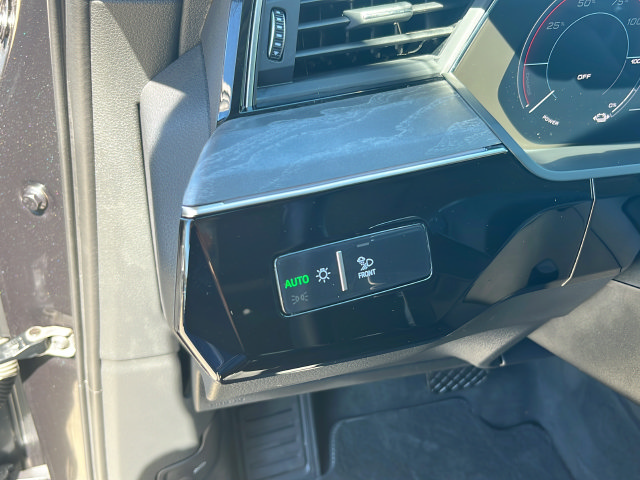 Used 2021 Audi e-tron Prestige AWD/4WD image 19