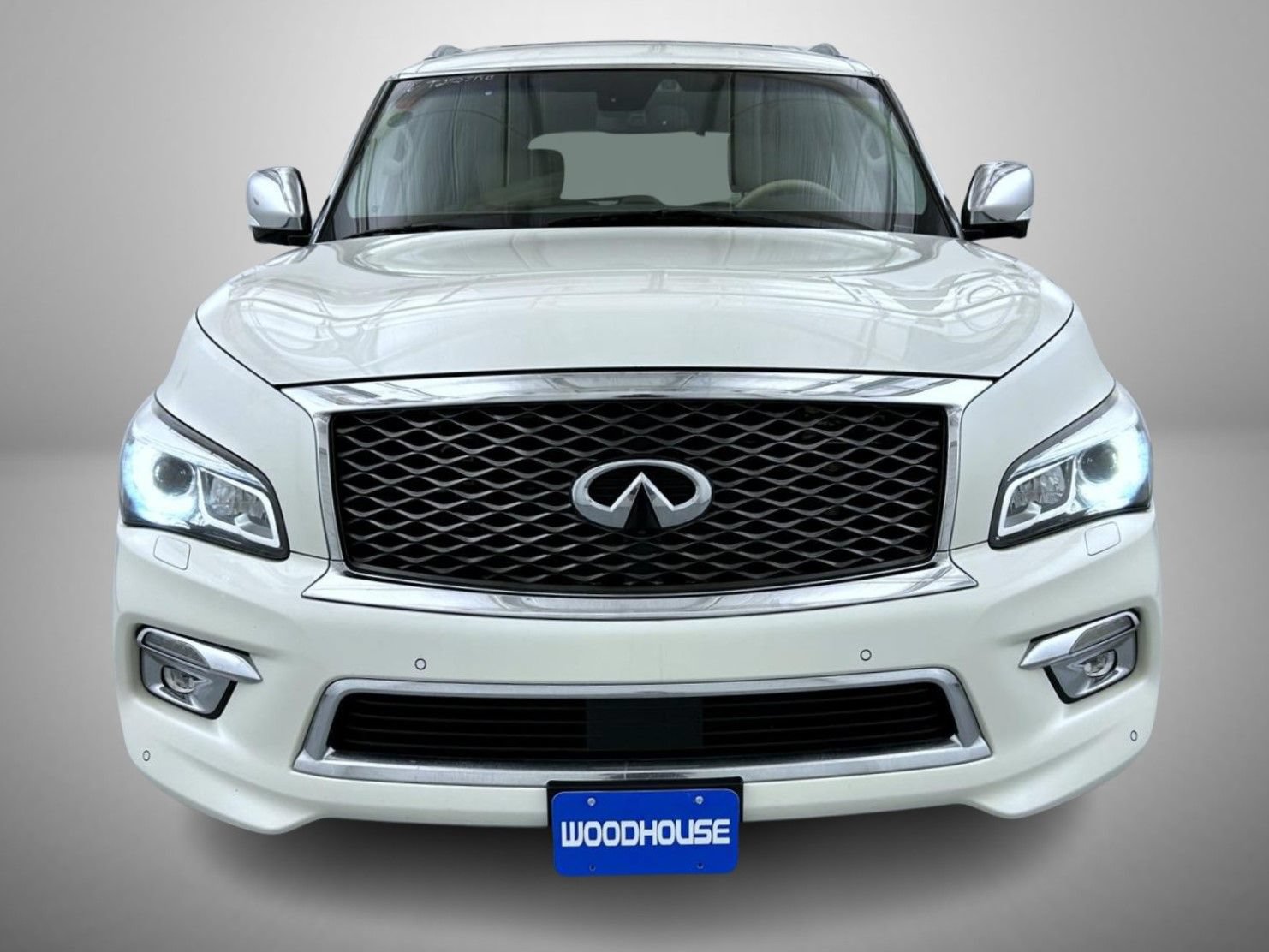Used 2016 INFINITI QX80 4WD w/ Deluxe Technology Package image 2