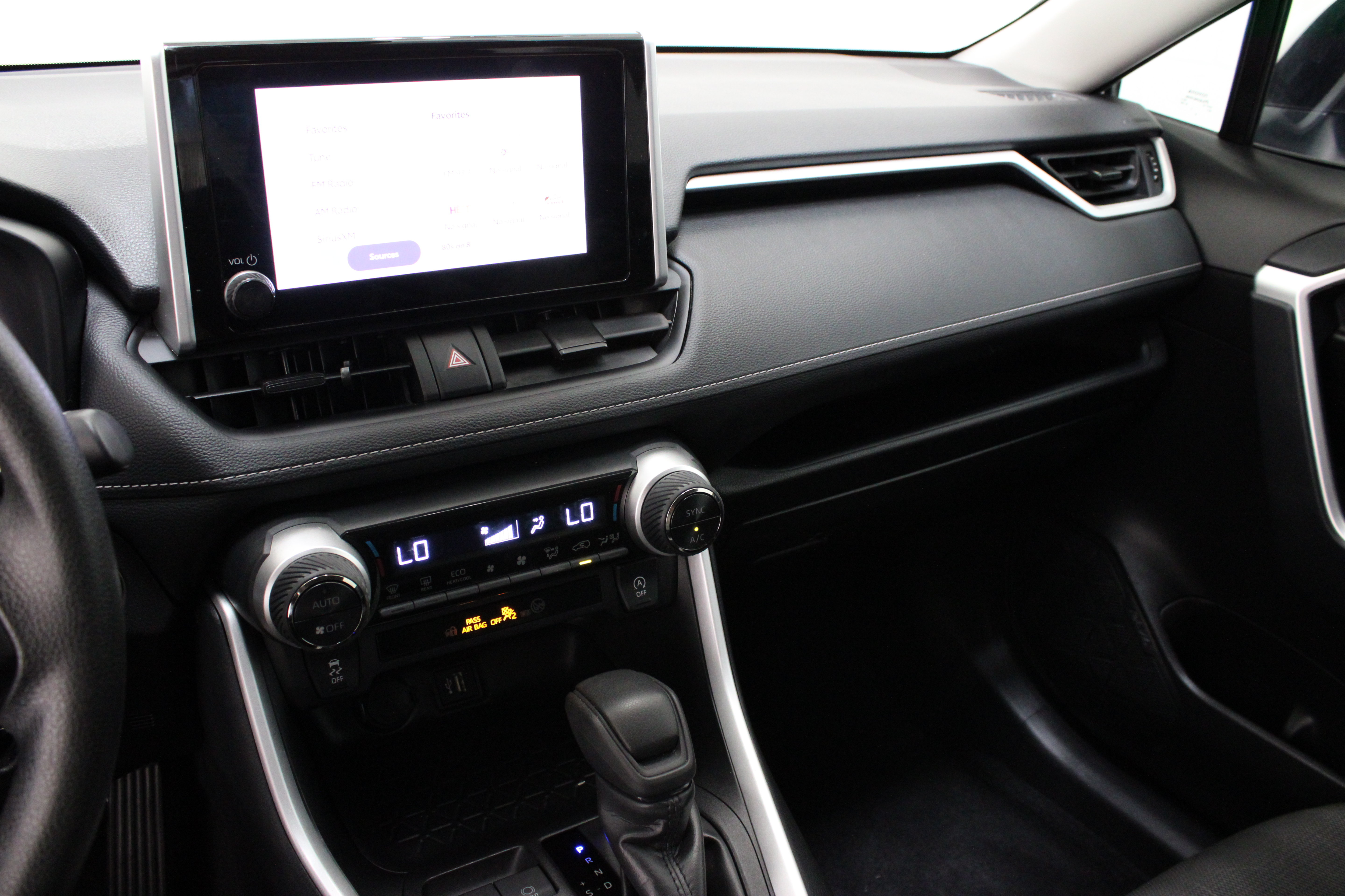 Used 2025 Toyota RAV4 XLE w/ Convenience Package FWD image 16