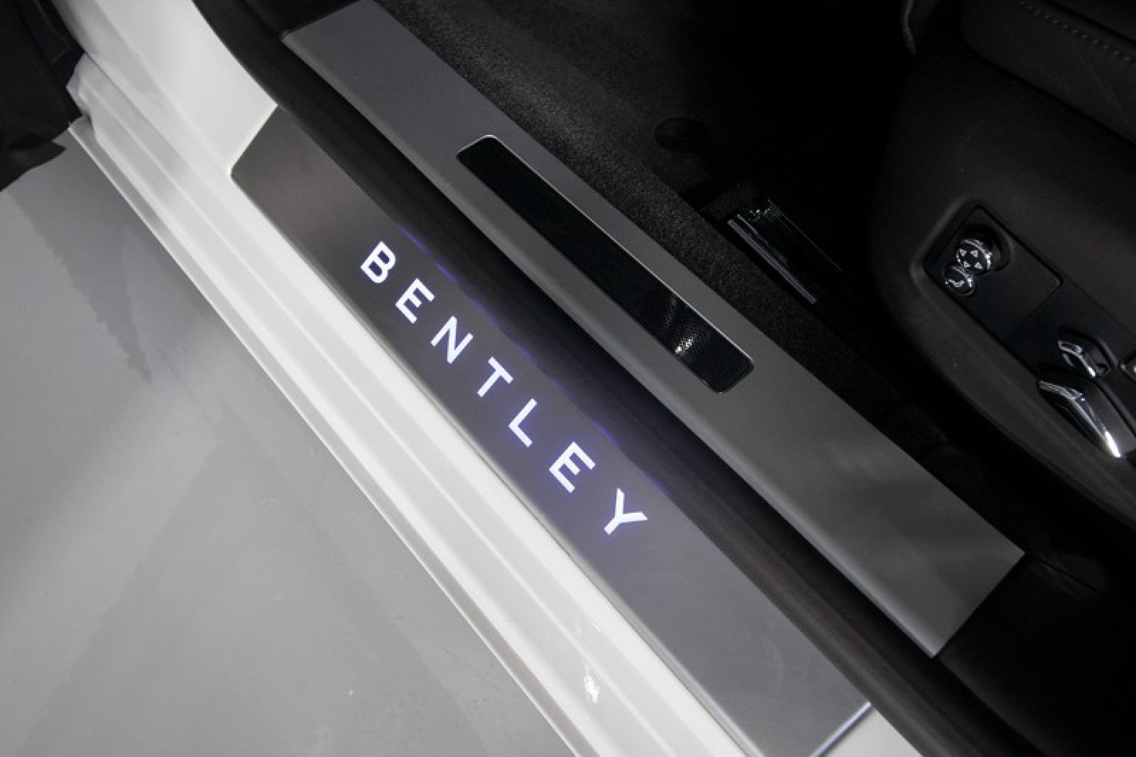 Used 2021 Bentley Flying Spur V8 image 37