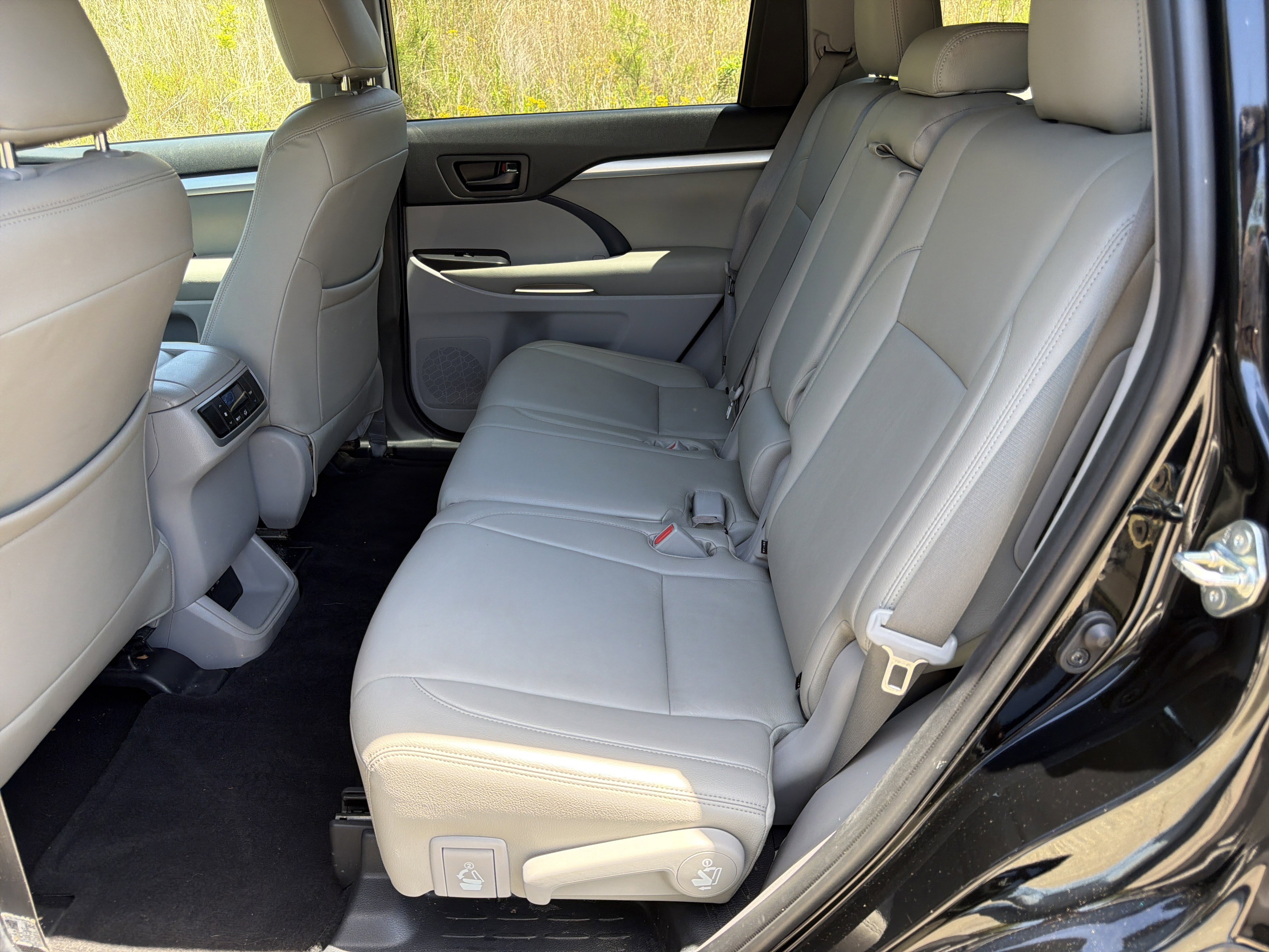 Used 2019 Toyota Highlander LE FWD image 20