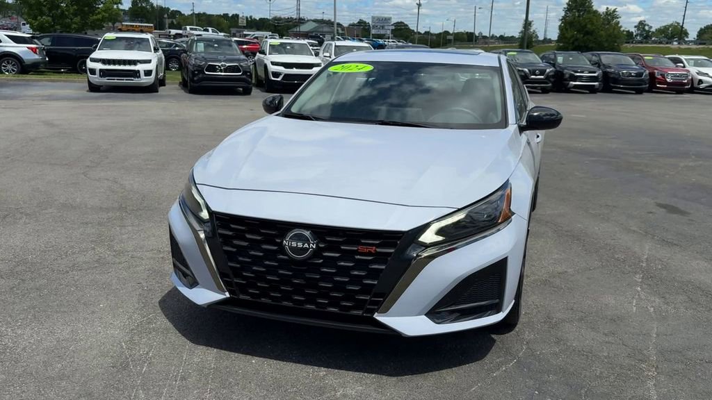Used 2024 Nissan Altima 2.5 SR w/ SR Premium Package FWD image 2