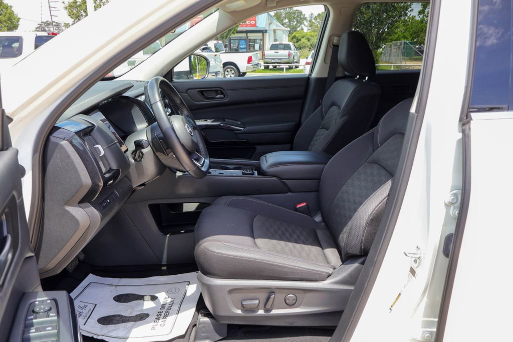 Used 2024 Nissan Pathfinder SV AWD/4WD image 7
