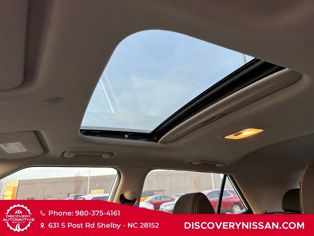 Used 2023 Hyundai Venue SEL image 16