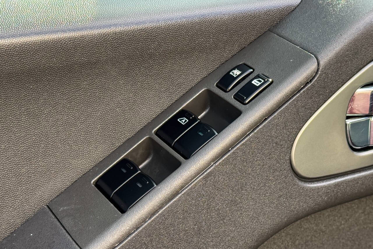 Used 2018 Nissan Frontier PRO-4X image 26