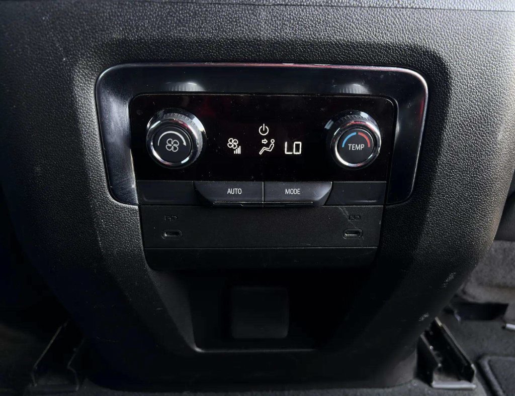 Used 2025 Chevrolet Tahoe LT AWD/4WD image 7