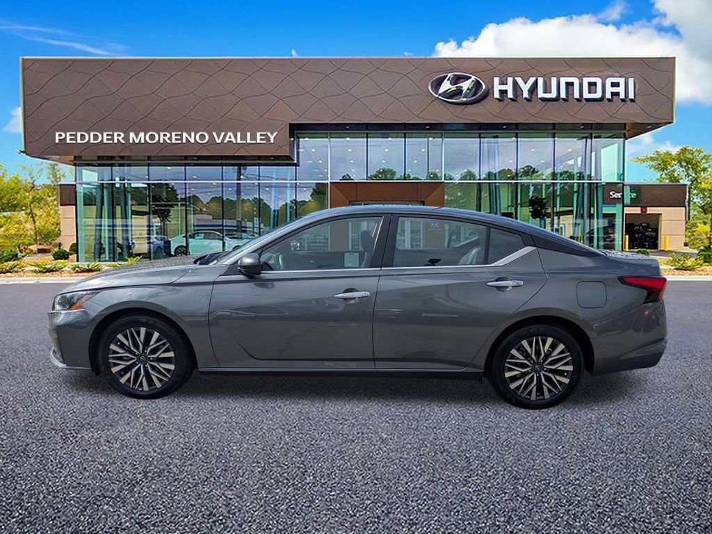 Used 2025 Nissan Altima 2.5 SV FWD image 6