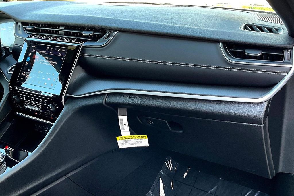 New 2025 Jeep Grand Cherokee Laredo w/ Luxury Tech Group I image 27