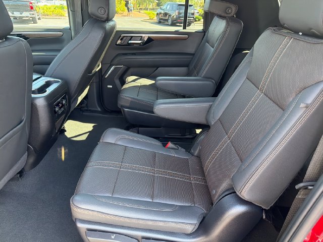 Certified 2025 Chevrolet Suburban High Country AWD/4WD image 22
