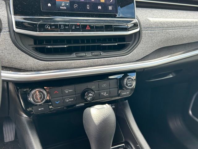 Used 2025 Jeep Compass Sport image 21