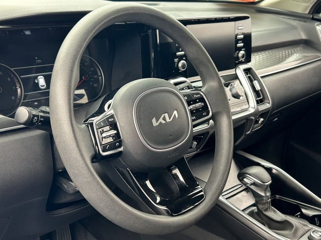 Used 2023 Kia Sorento LX FWD image 13
