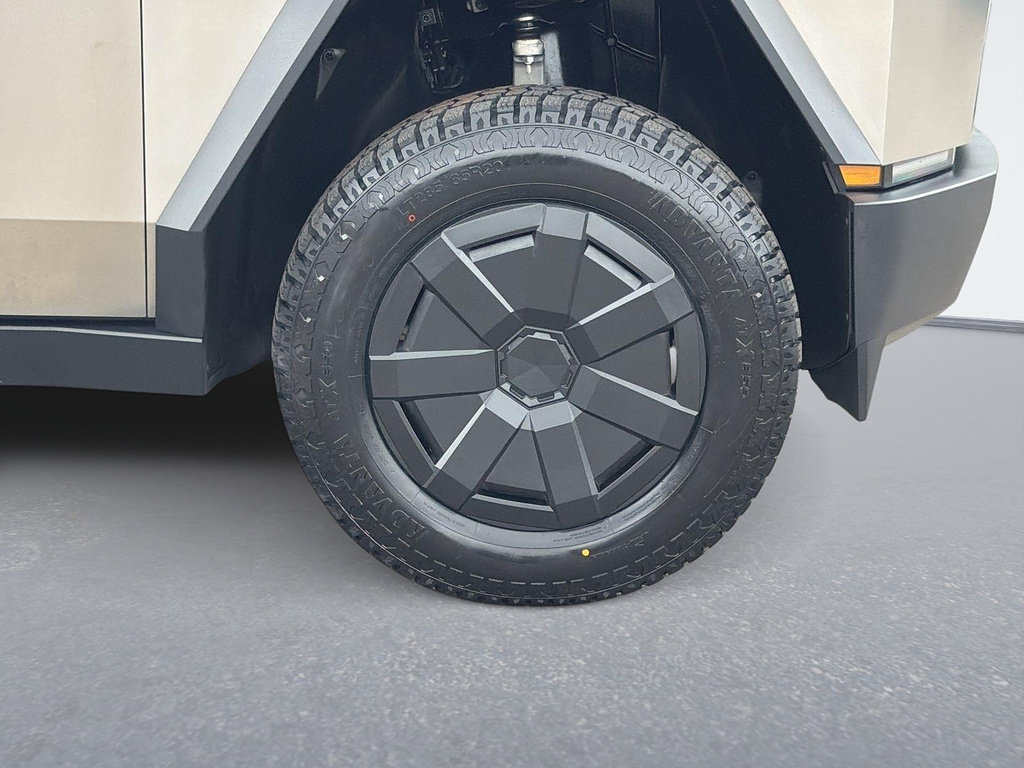 Used 2024 Tesla Cybertruck AWD Crew Cab image 35