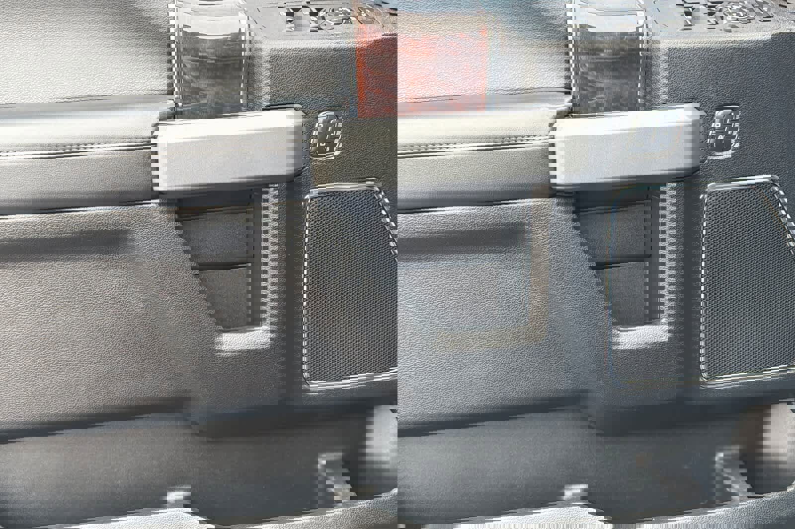 Used 2017 Ford F350 Platinum w/ Platinum Ultimate Package image 12