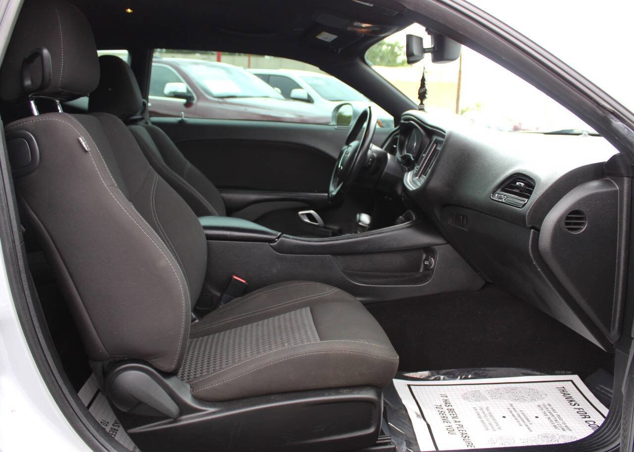 Used 2021 Dodge Challenger SXT RWD image 9