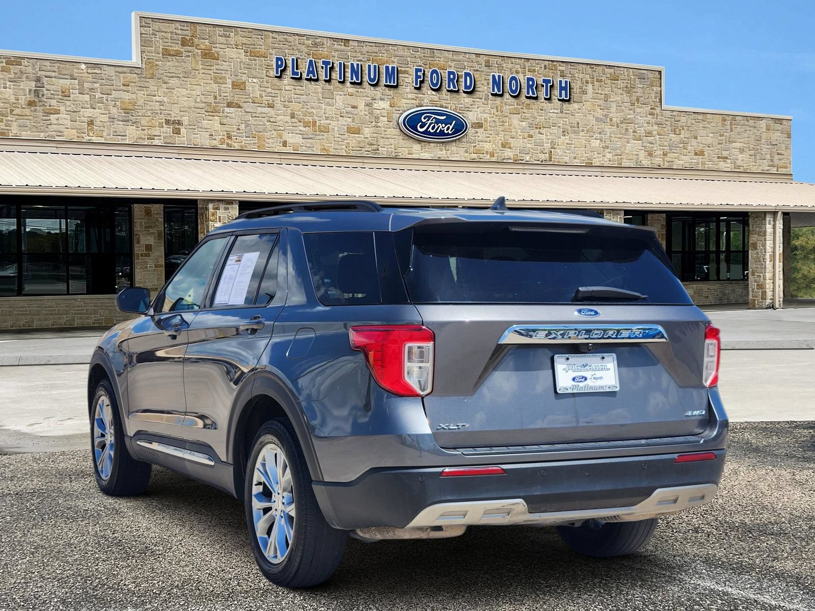 Used 2022 Ford Explorer XLT w/ Equipment Group 202A AWD/4WD image 4