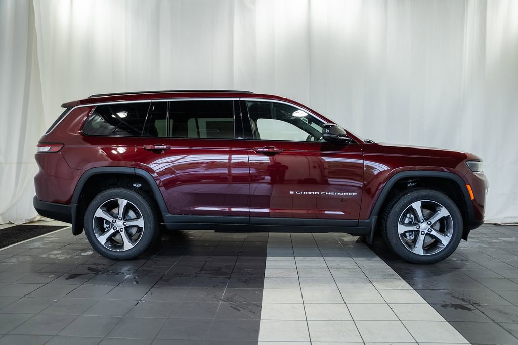 New 2026 Jeep Grand Cherokee L Limited w/ MOPAR Finishing Package AWD/4WD image 3