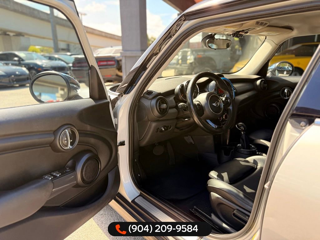 Used 2015 MINI Cooper 4-Door Hardtop image 18