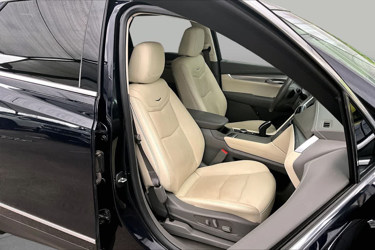 Used 2021 Cadillac XT5 Premium Luxury FWD image 9