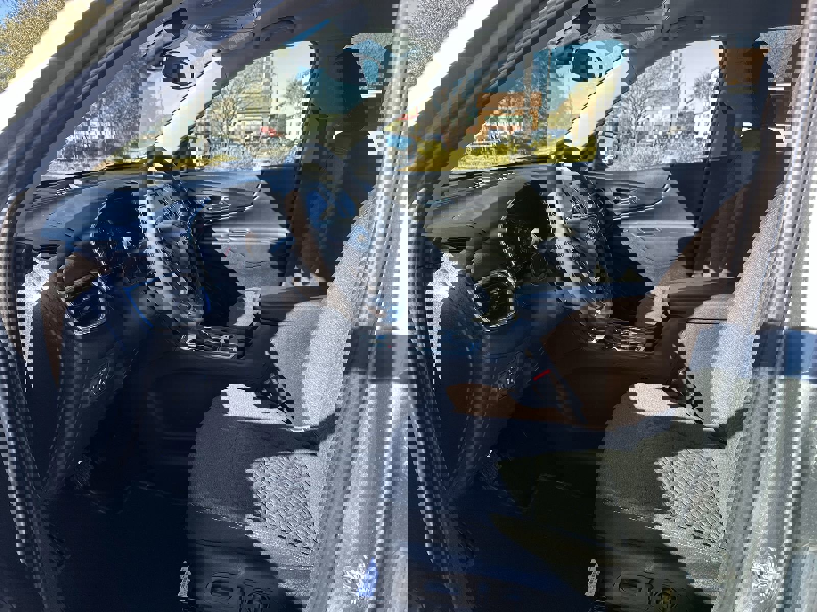 Used 2023 Chevrolet Equinox LT image 16