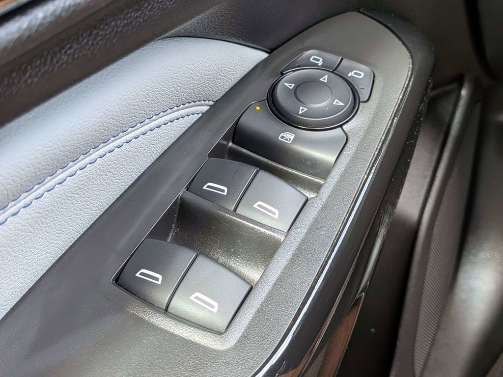 Used 2025 Chevrolet Trax LT FWD image 22