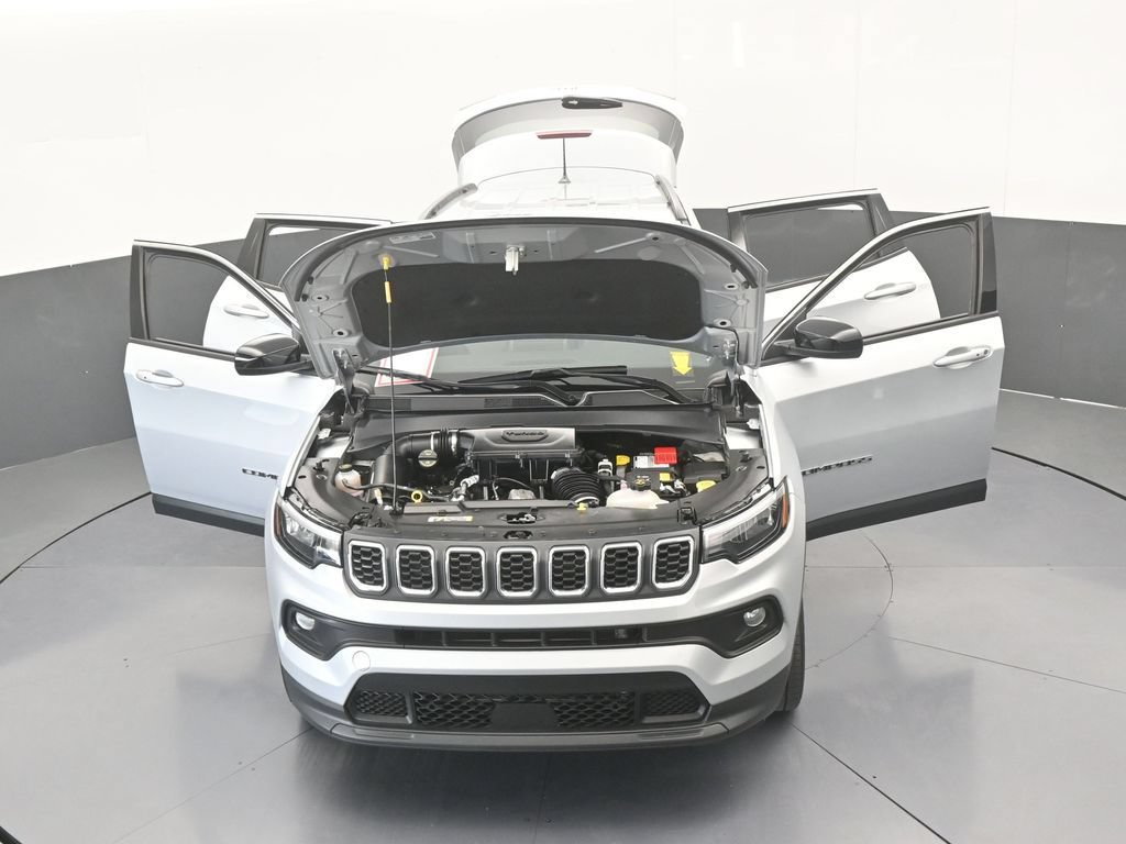 Used 2025 Jeep Compass Latitude AWD/4WD image 41