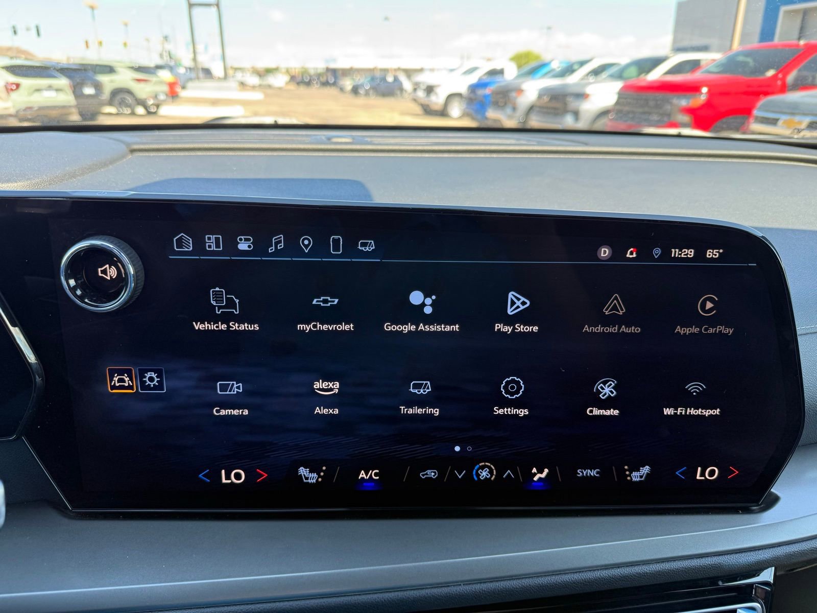 Used 2025 Chevrolet Traverse LT image 19