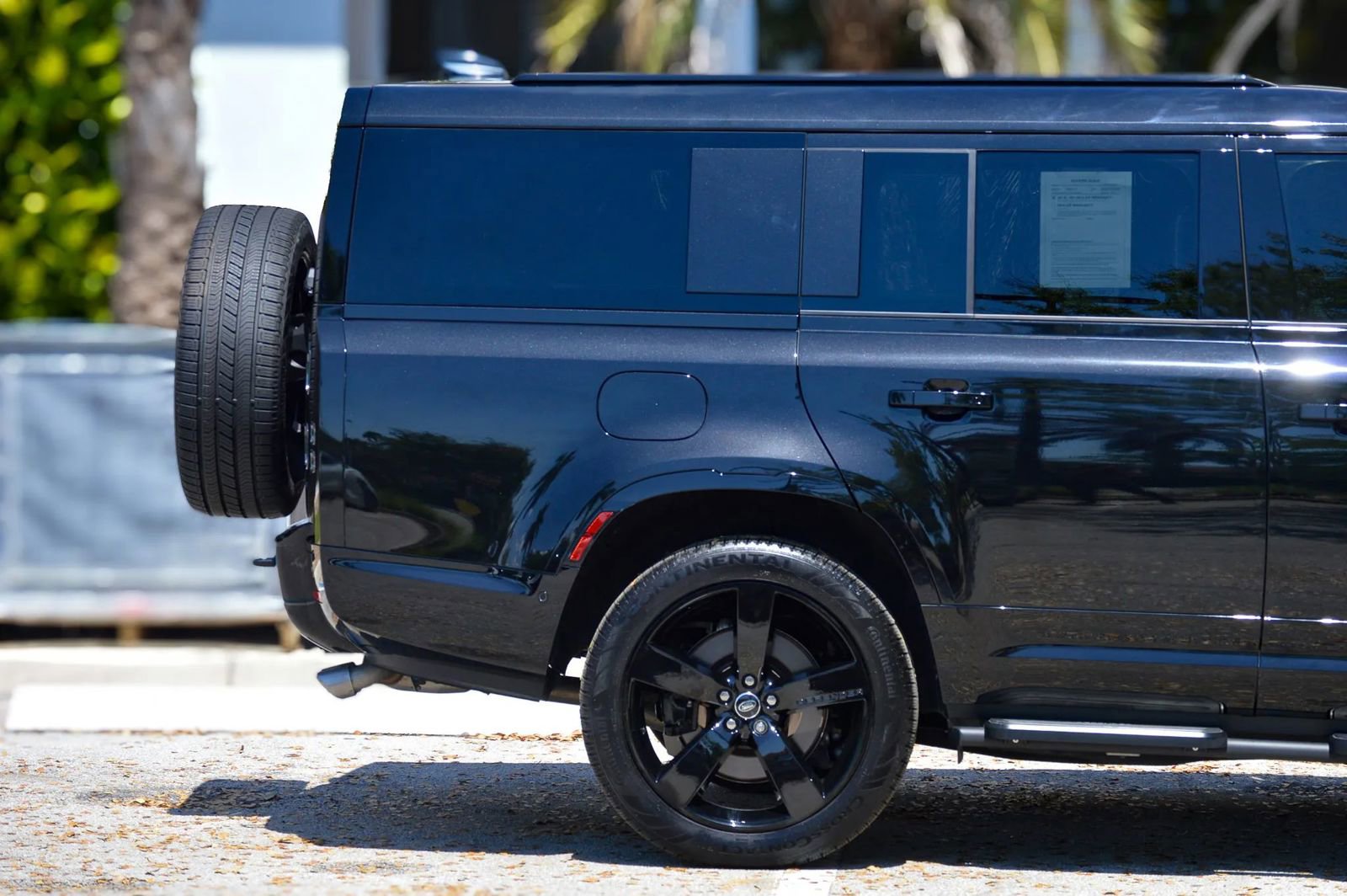 Used 2025 Land Rover Defender 130 V8 image 16