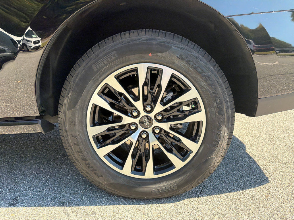 Used 2025 Ford Expedition Platinum AWD/4WD image 20