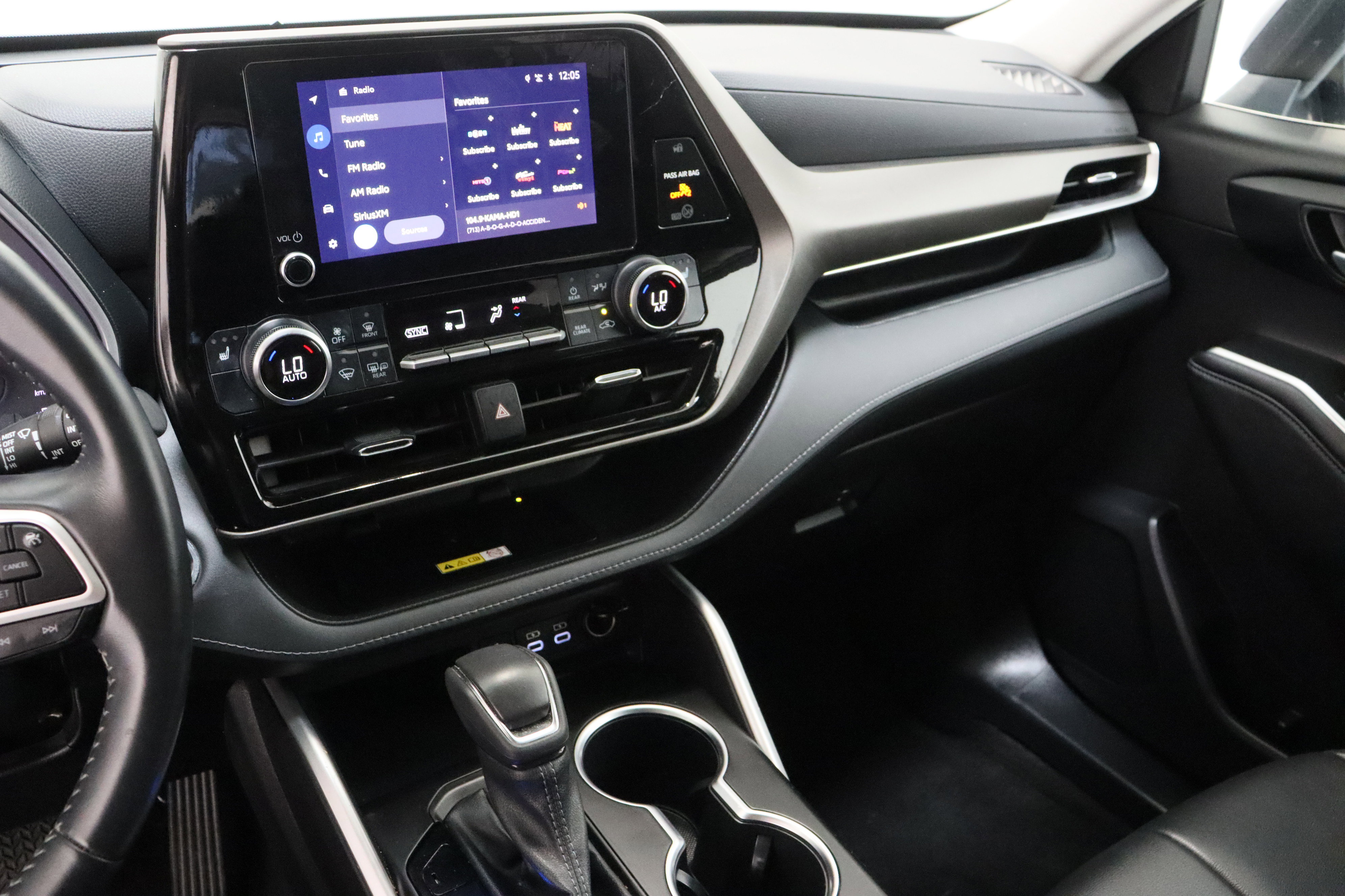 Used 2023 Toyota Highlander XLE image 16