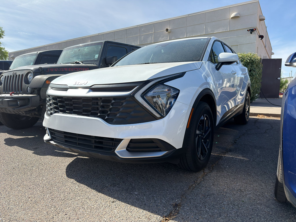 Used 2023 Kia Sportage LX image 1