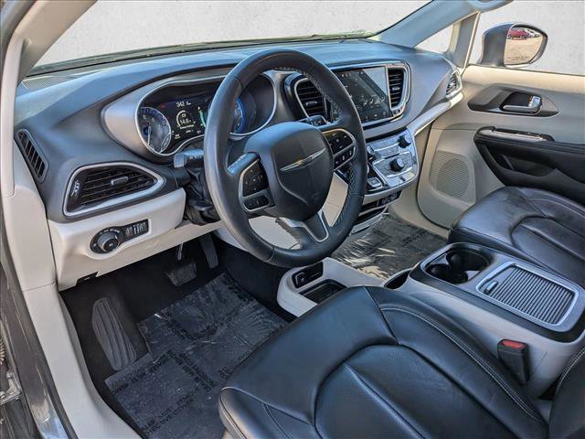 Used 2023 Chrysler Pacifica Touring-L image 9