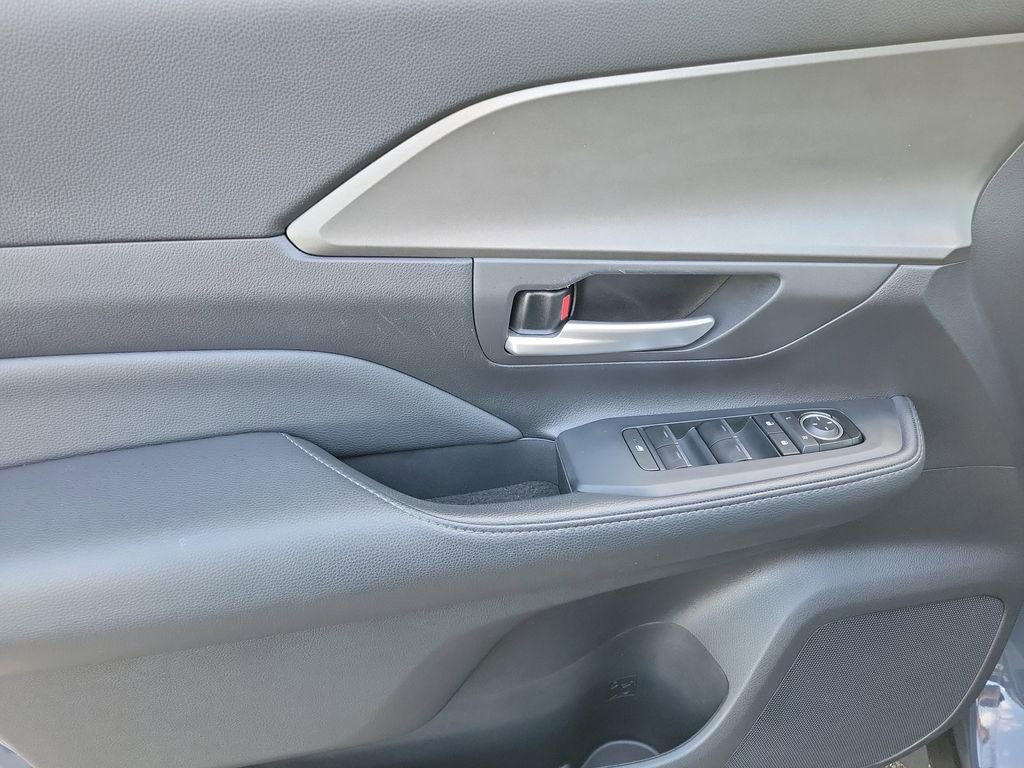 Used 2024 Toyota Grand Highlander XLE image 17