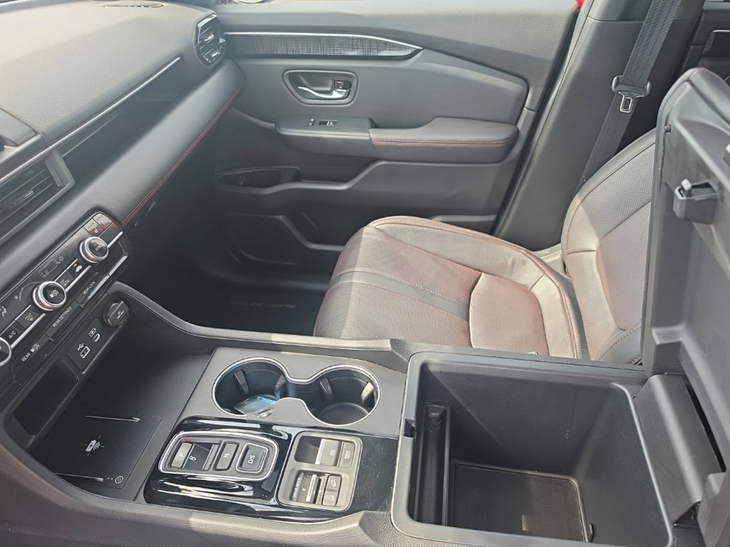 Certified 2025 Honda Pilot Black Edition image 23