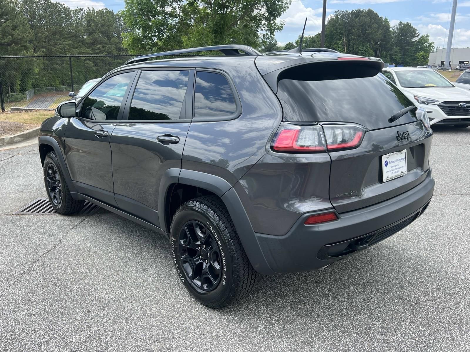 Used 2022 Jeep Cherokee Latitude AWD/4WD image 5