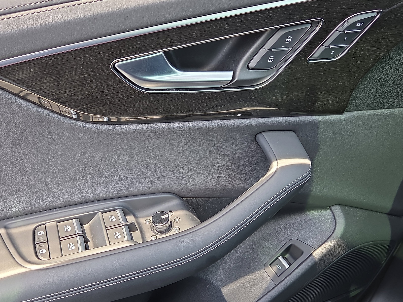 Used 2025 Audi Q8 Prestige AWD/4WD image 14