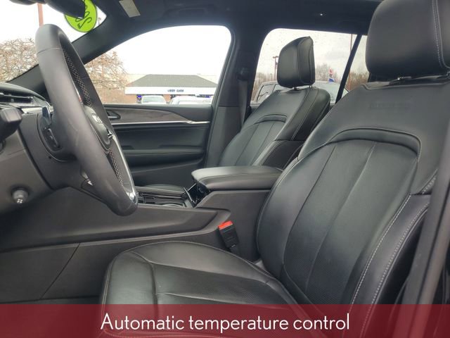 Used 2023 Jeep Grand Cherokee Overland image 13