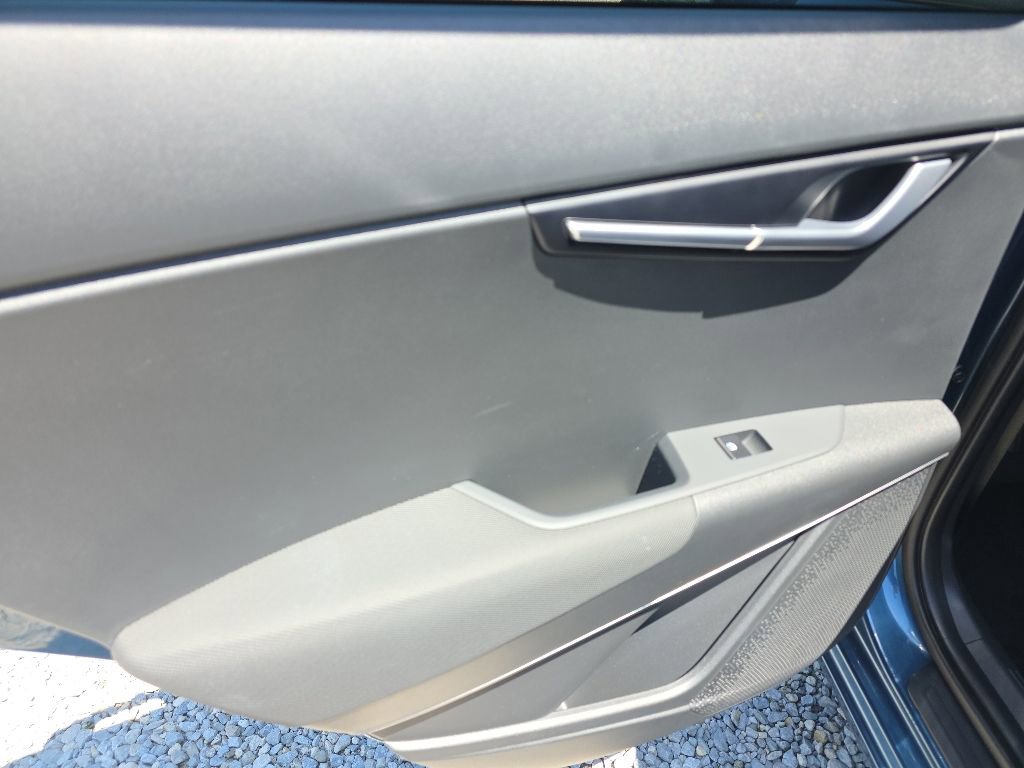 Used 2025 Kia Niro EX FWD image 14