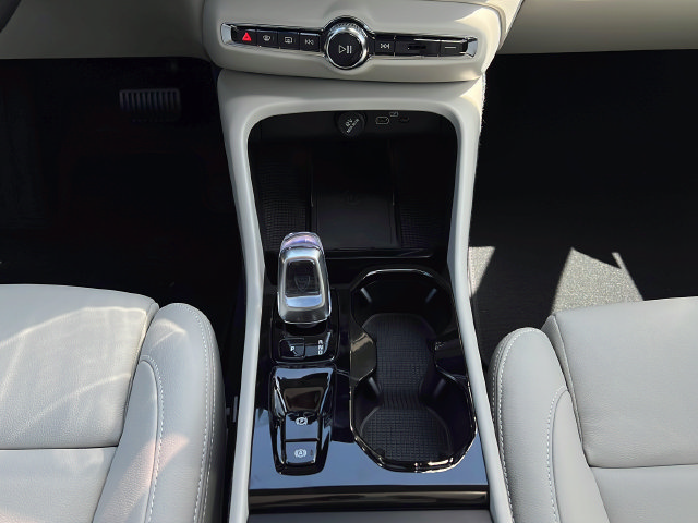 New 2026 Volvo XC40 B5 Plus w/ Protection Package Premier AWD/4WD image 14