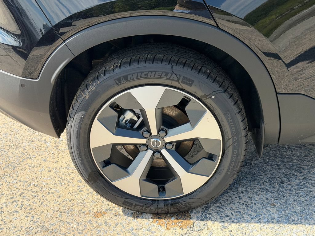 New 2026 Volvo XC40 B5 Plus w/ Climate Package AWD/4WD image 6