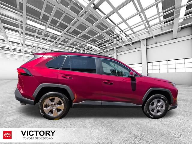 Used 2025 Toyota RAV4 XLE AWD/4WD image 2