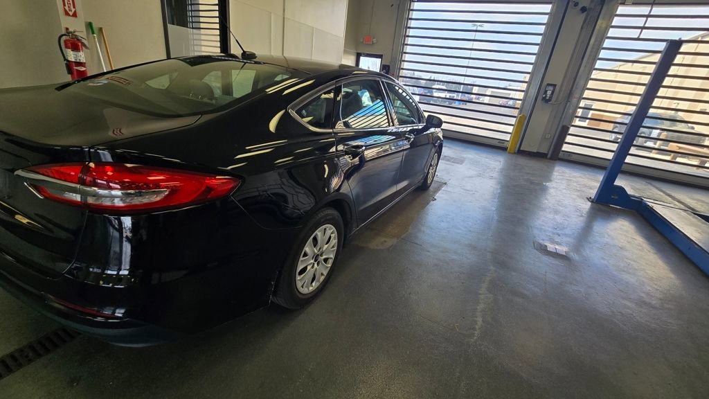 Used 2019 Ford Fusion S image 3