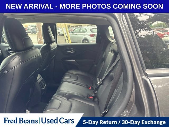 Used 2022 Jeep Cherokee Limited AWD/4WD image 9