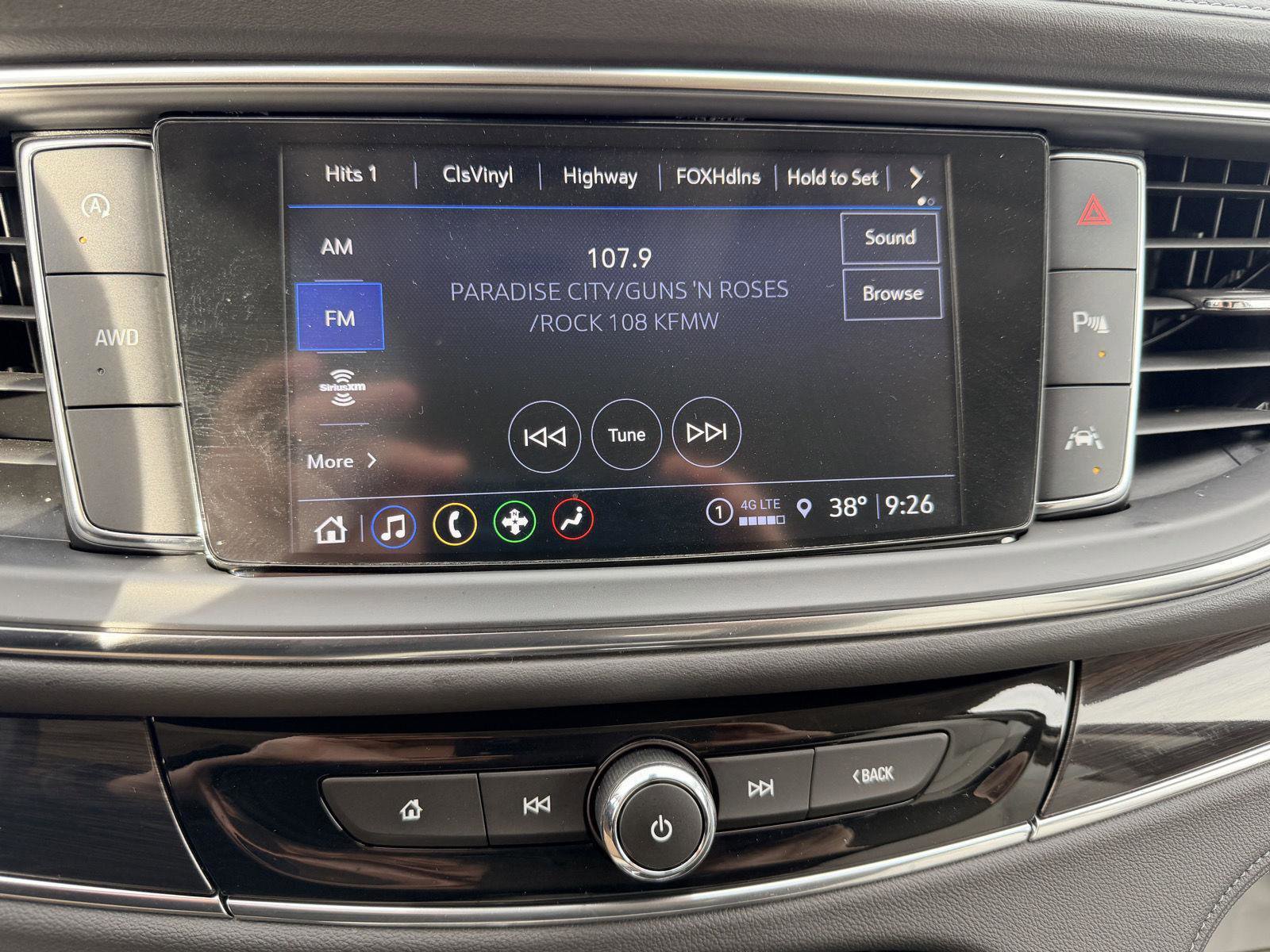 Used 2023 Buick Enclave Essence image 11