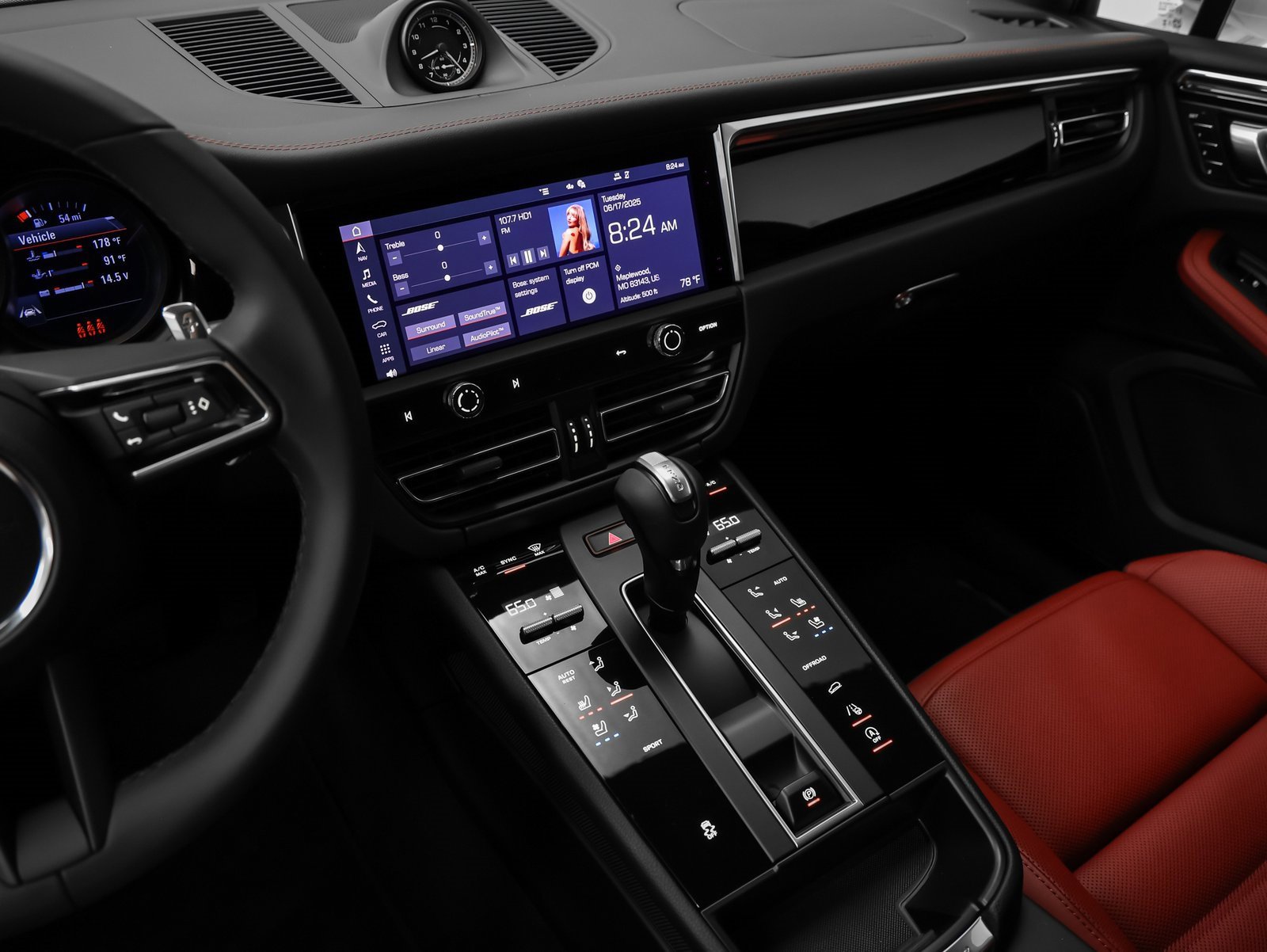 Used 2025 Porsche Macan image 33