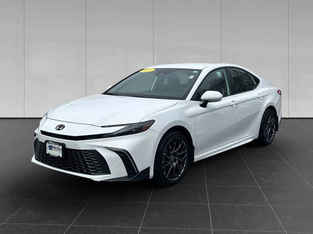Used 2025 Toyota Camry SE AWD/4WD image 1