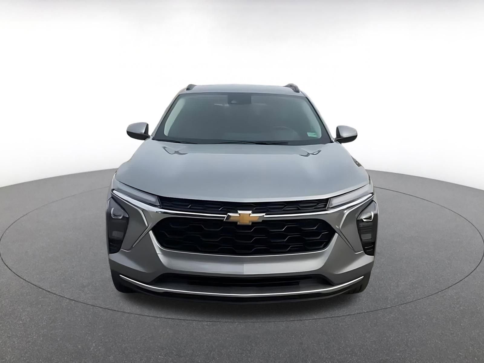 Used 2025 Chevrolet Trax LT w/ LT Convenience Package image 4