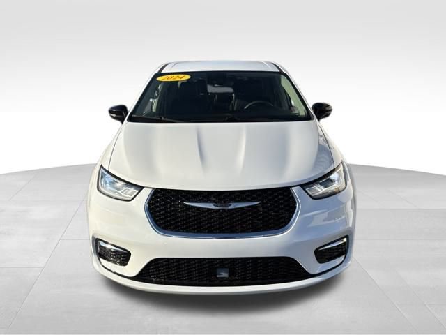 Used 2024 Chrysler Pacifica Touring-L image 7